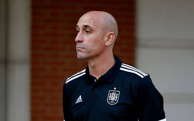 Rubiales renunciará el viernes a Federación de Futbol española por besar sin consentimiento a Jenni Hermoso