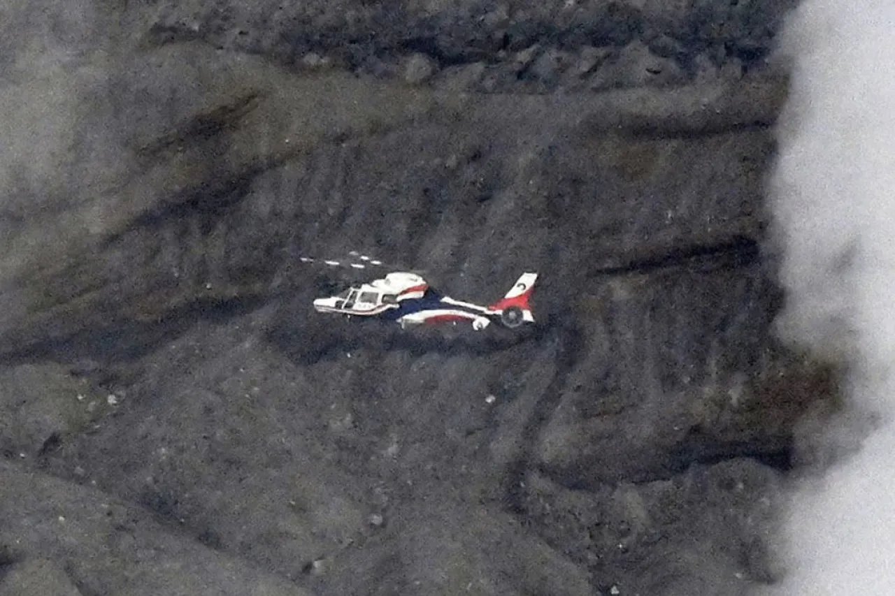 Misterio en el volcanismo: Descubrimiento de restos extraños en las ruinas de un helicóptero en Japón desata la curiosidad